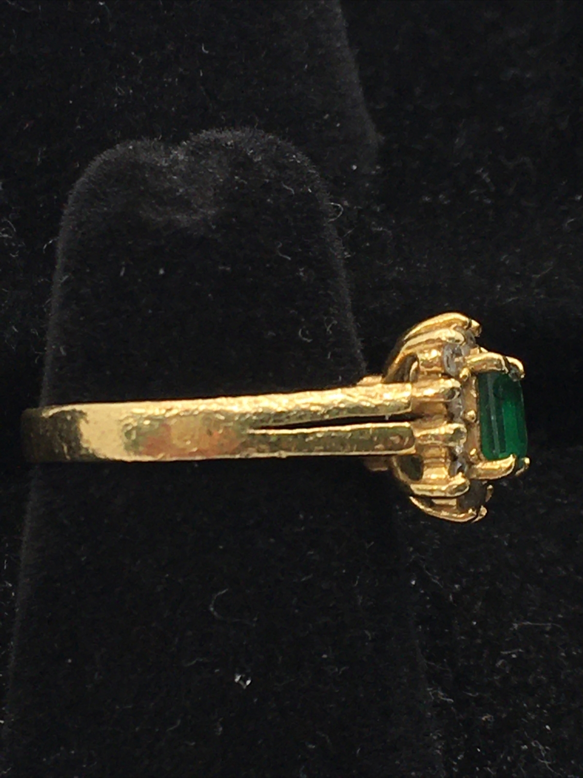 VINTAGE 14K Yellow Gold 0.37CTW Emerald & 0.25CTW Diamonds Ladies Ring 3.4gr.