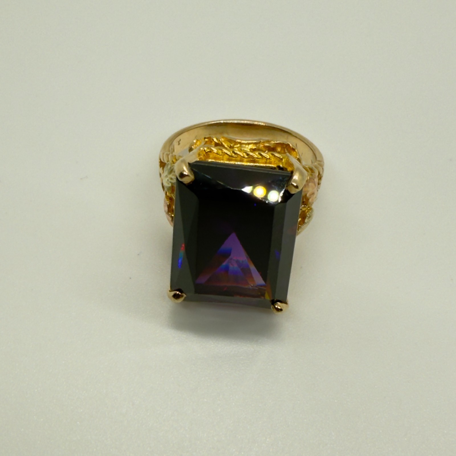 Vintage Landstrom’s Black Hills Gold 10K & 12K Synthetic Alexandrite Ring Sz 6