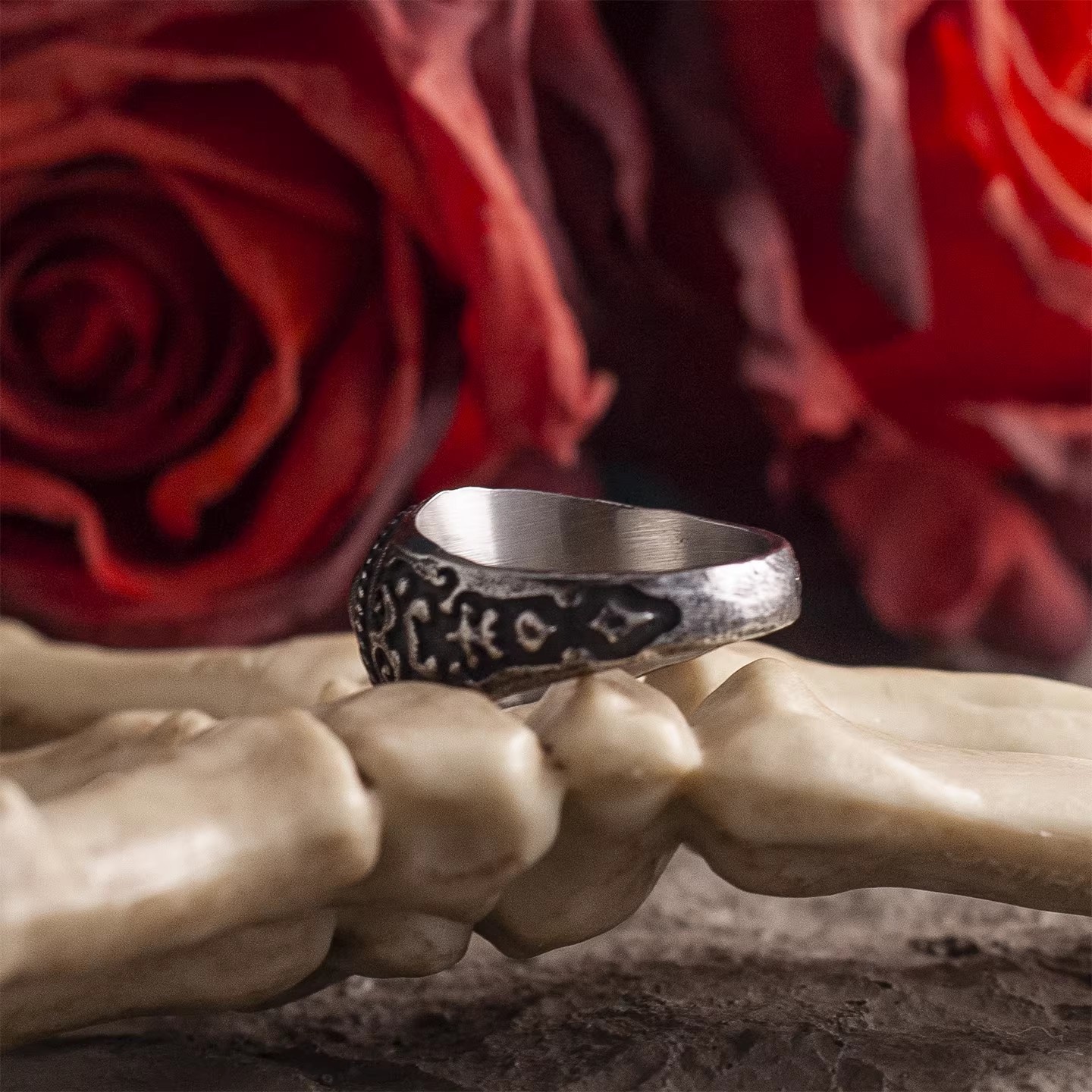 NIGHT WORKS Triple Personality retro dark vintage skeleton ring rock trend