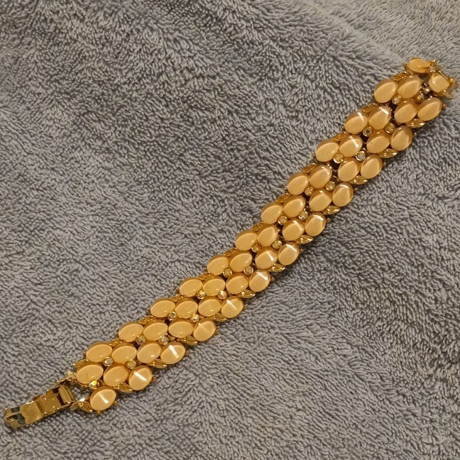 Gold Tone Link Tennis Bracelet Oval Beige Pink Cabochons Clear Rhinestones 7 in