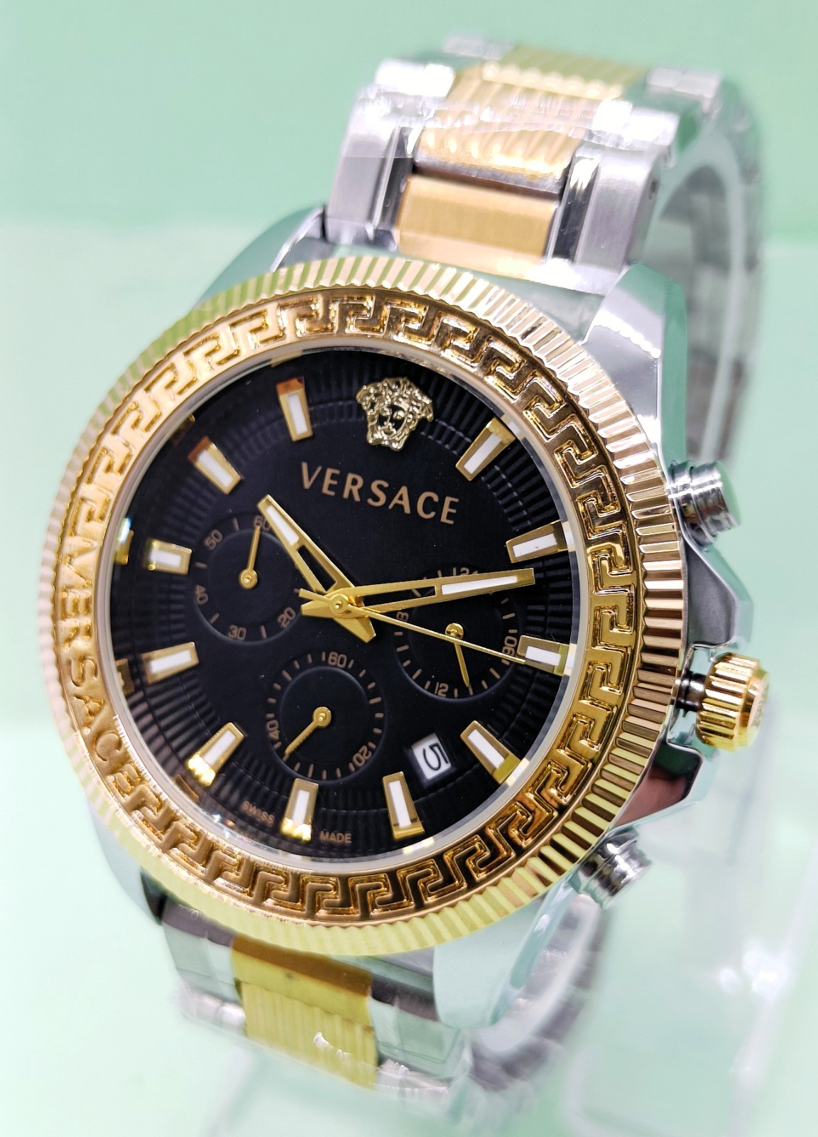 Amazing Versace Date Indicator Chronograph Analog Quartz Men’s Wrist Watch