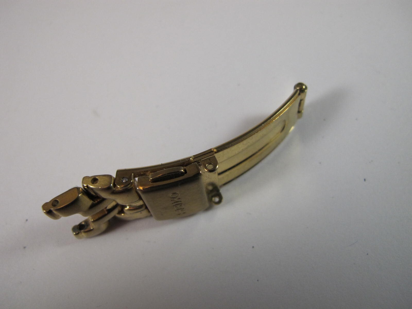 SEIKO LADIES SMALL PUSH BUTTON GOLD TONE DEPLOYANT CLASP