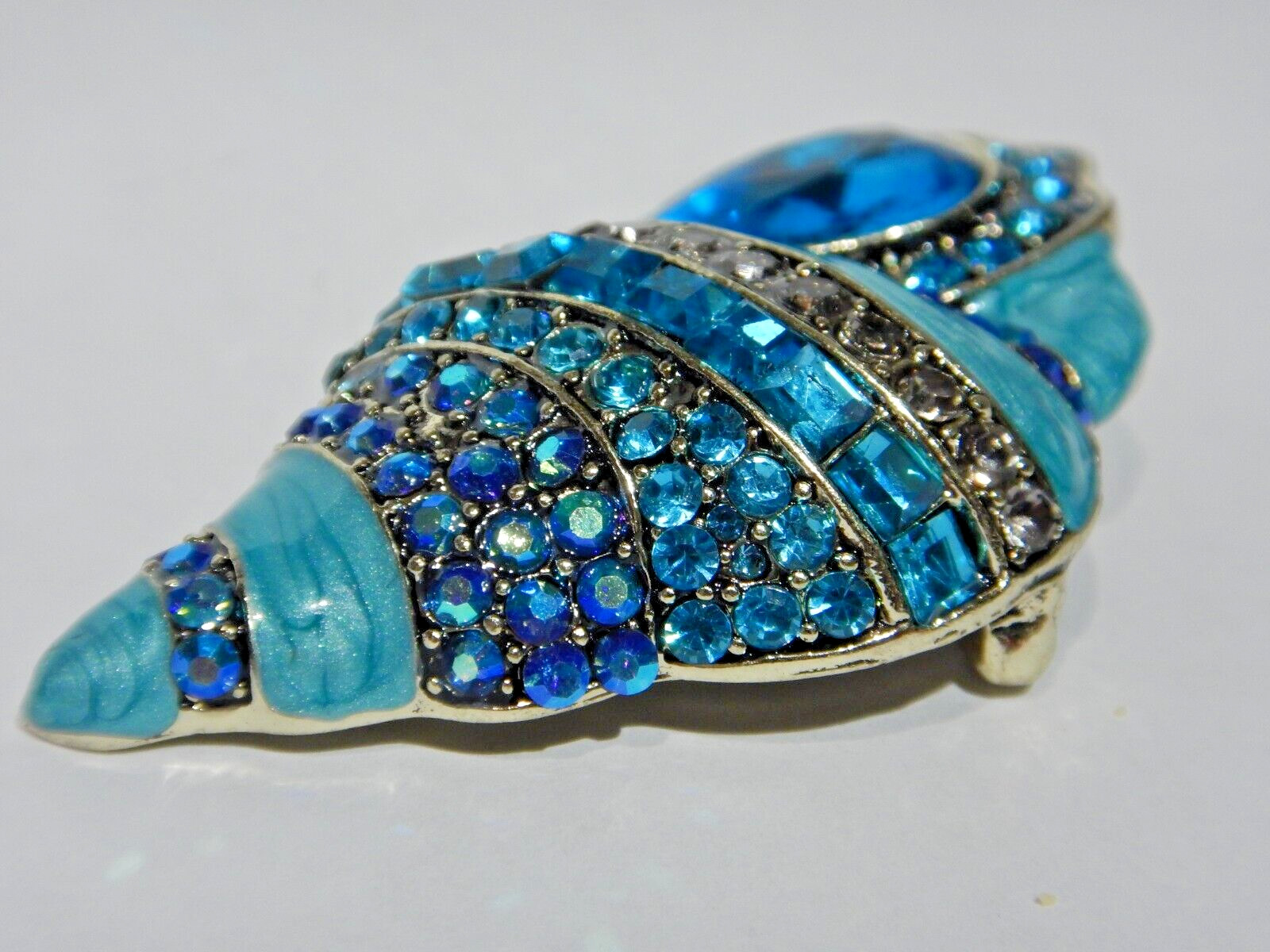 BLUE TRITON CONCH BROOCH teal aqua crystal trumpet sea shell rhinestone pin N6