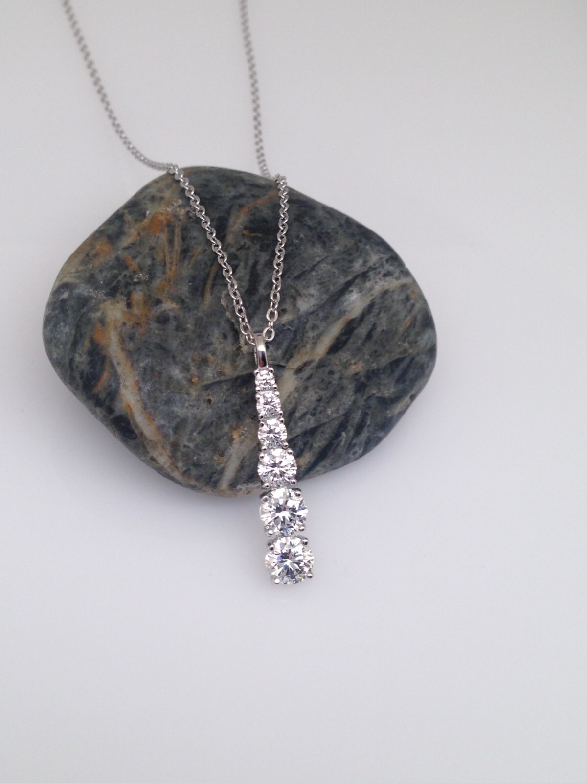 925 Sterling Silver Graduated CZ Bar Pendant Necklace Vertical 22.5mm 18″ Women