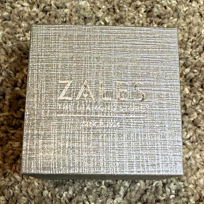 Zales sterling silver white sapphire Purple Amethyst Ring Size 7. Never worn
