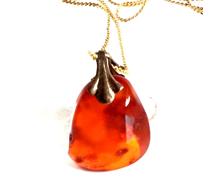 Pendant 5.7gr. Baltic Amber vintage from 1980, unused.