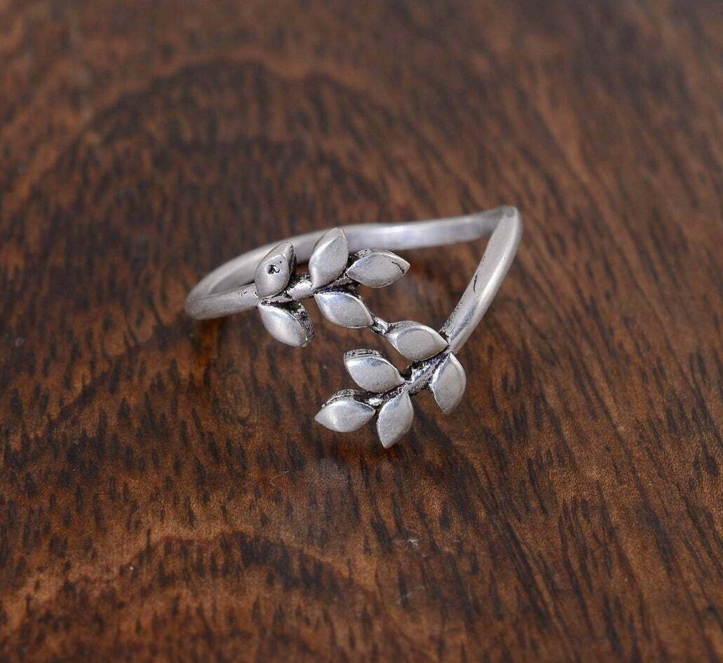 Ladies Leaf Toe Ring Solid Metal 925 Sterling Silver 14k White Gold Plated