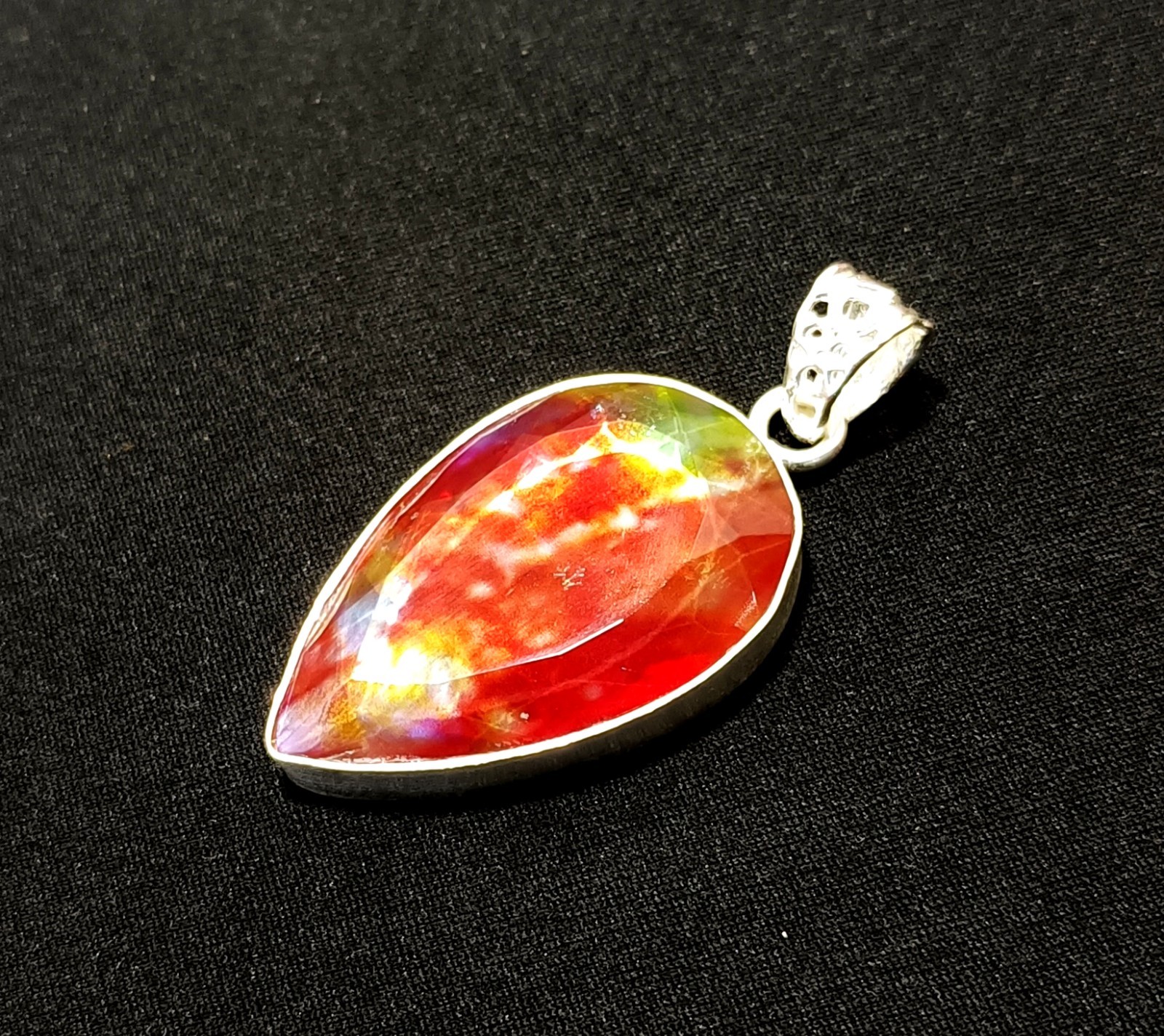 51.45 Ct Natural Ammolite Doublet Rainbow Pendant Gemstone with Sliver Chain
