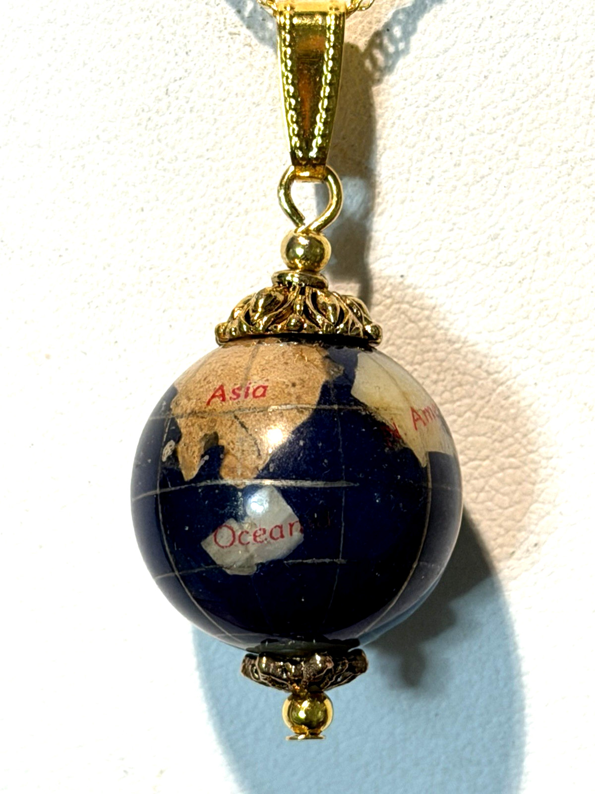 *NEW ITEM-LG. VTG. 20MM LAPIS GEMSTONE INTARSIA WORLD GLOBE NECKLACE. g