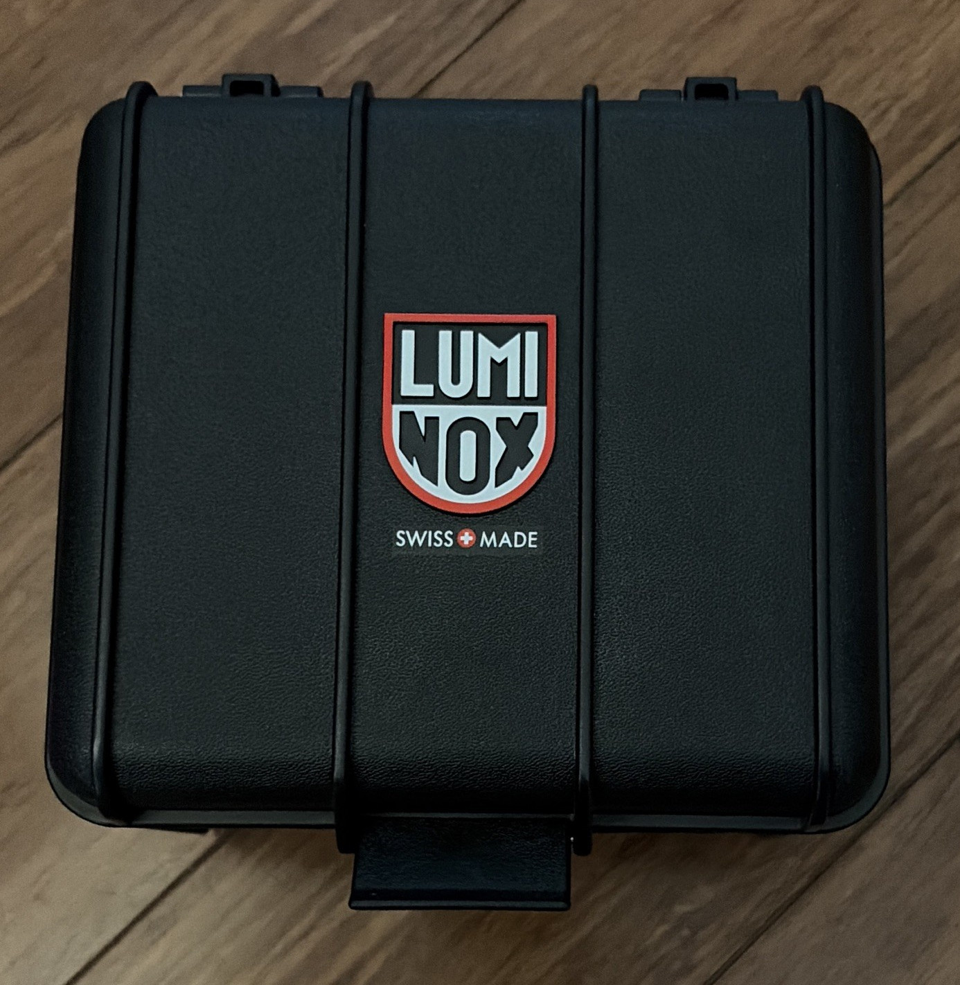 Luminox Men’s Swiss Made Quartz Diver 200m 44mm Carbon Case Box Extra Strap