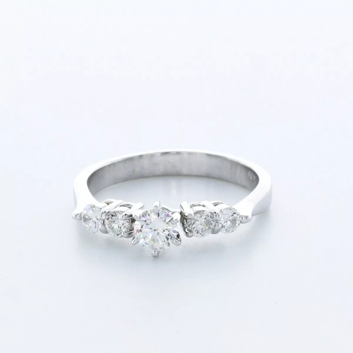 Engagement Ring 14K White Gold Classic Round 0.93 Carat Lab-Grown Diamond D VS1