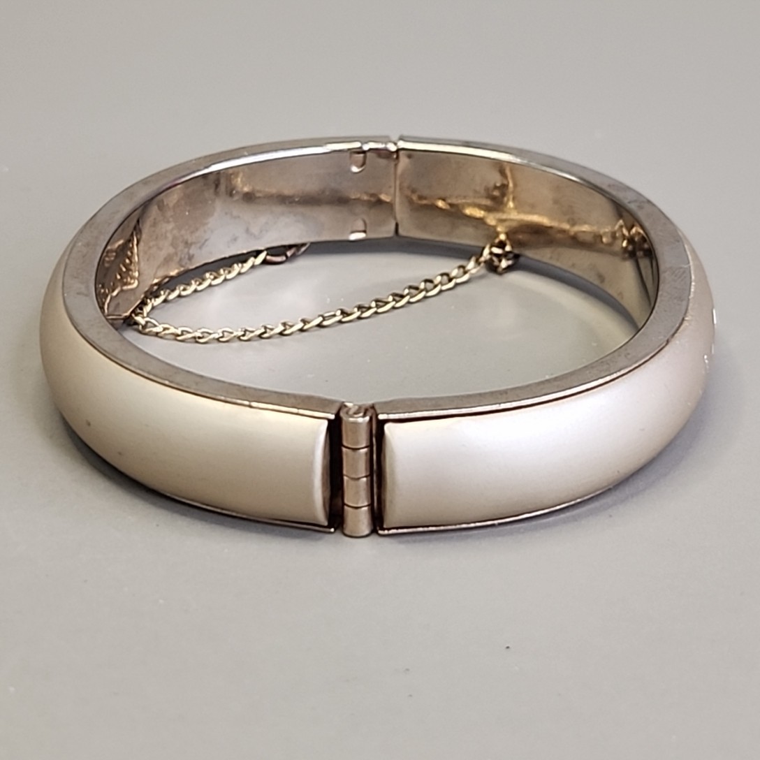 Vintage Etched Bangle Bracelet 10mm Hinged Satin Silver Tone Push Lock 6.5″