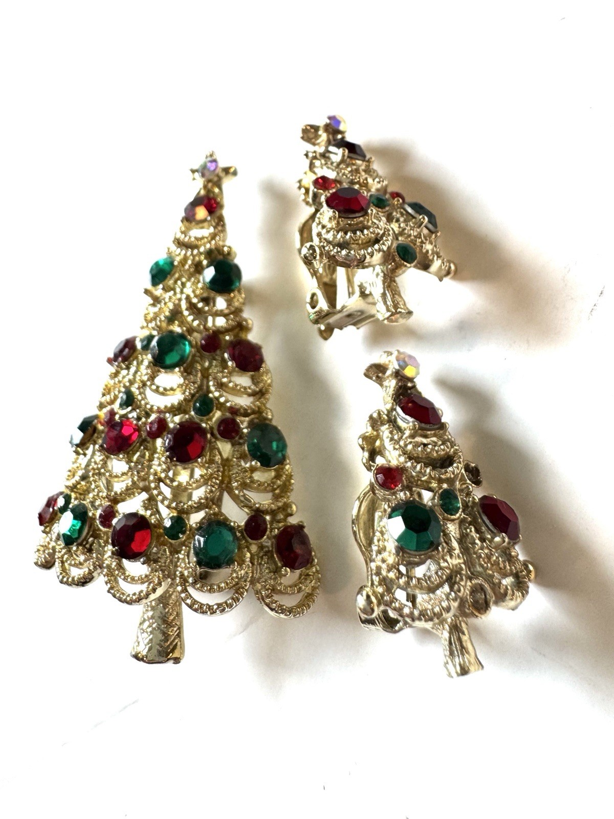 VTG Pakula Signed Christmas Tree Brooch Pin & Clip Earrings Set Red Green