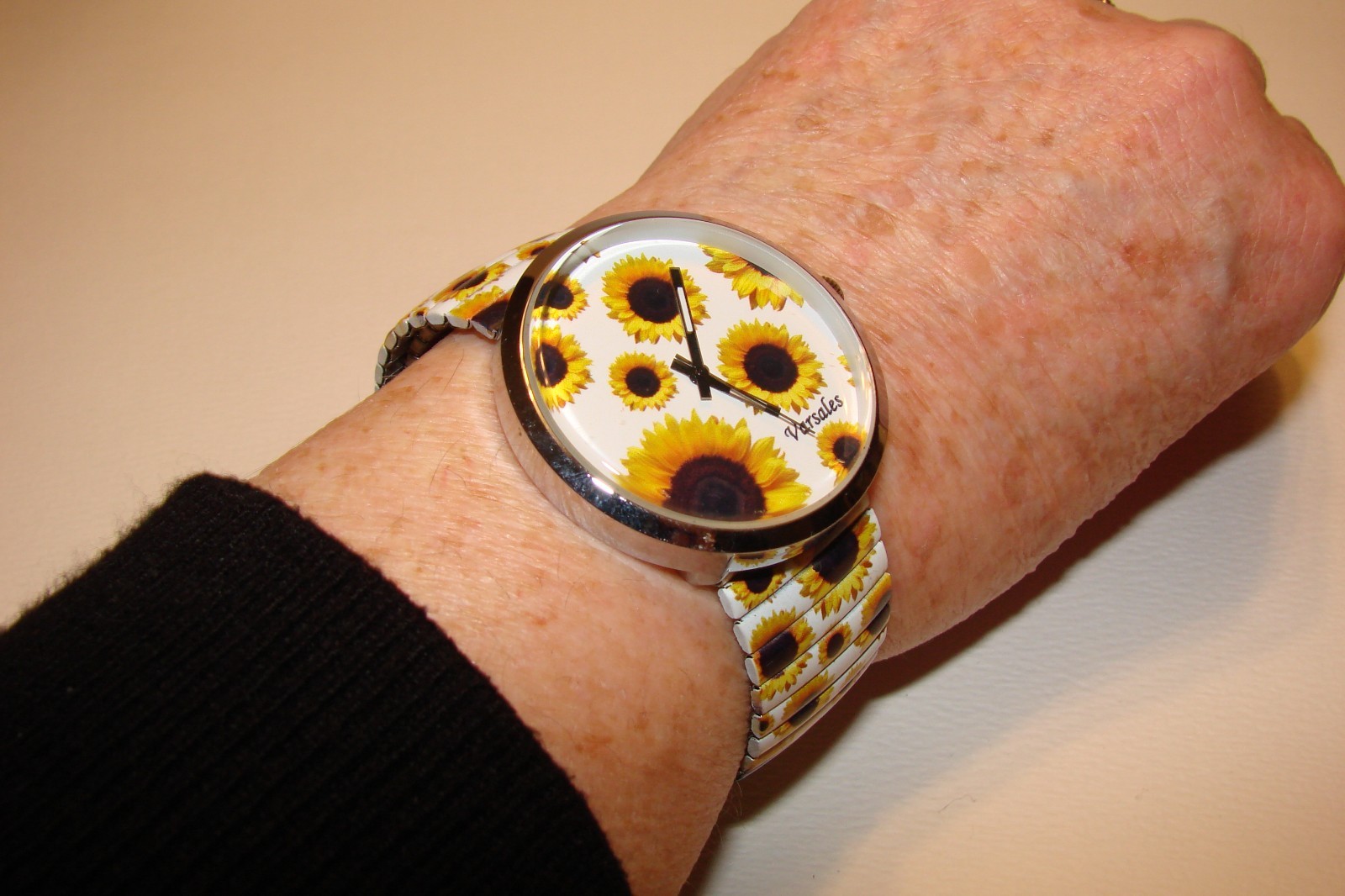 VARSALES WOMENS SUNFLOWER WRIST WATCH WORKING NEW BATTERY