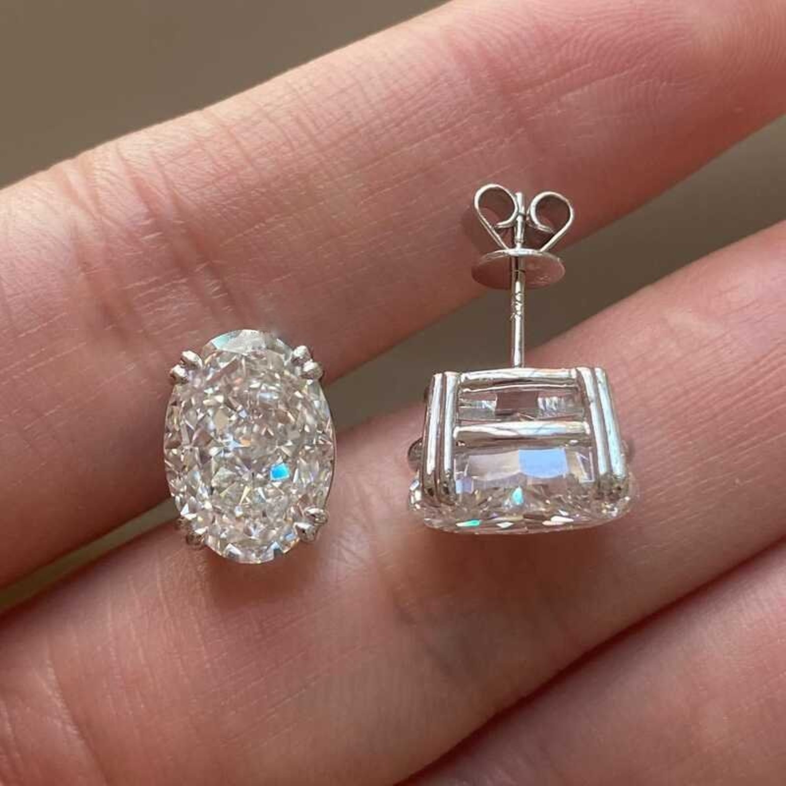 4 Ct Oval Cut VS1 IGI Certified Lab Grown Diamond Stud Earrings 14k White Gold