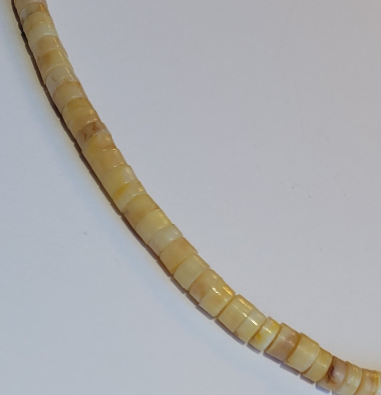 Southwestern Heishi Shell Bead Hand Beaded 15in Choker Necklace Vintage