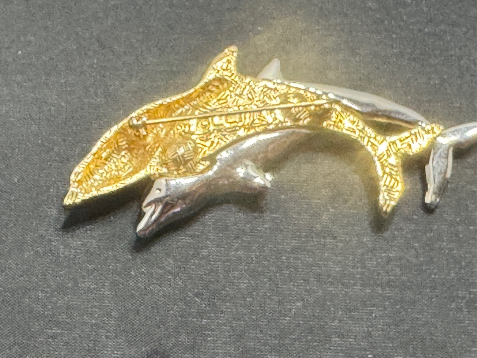 D-138 Vtg LIZ CLAIBORNE BROOCH PIN Silver & Gold Tone DOUBLE DOLPHINS JUMPING