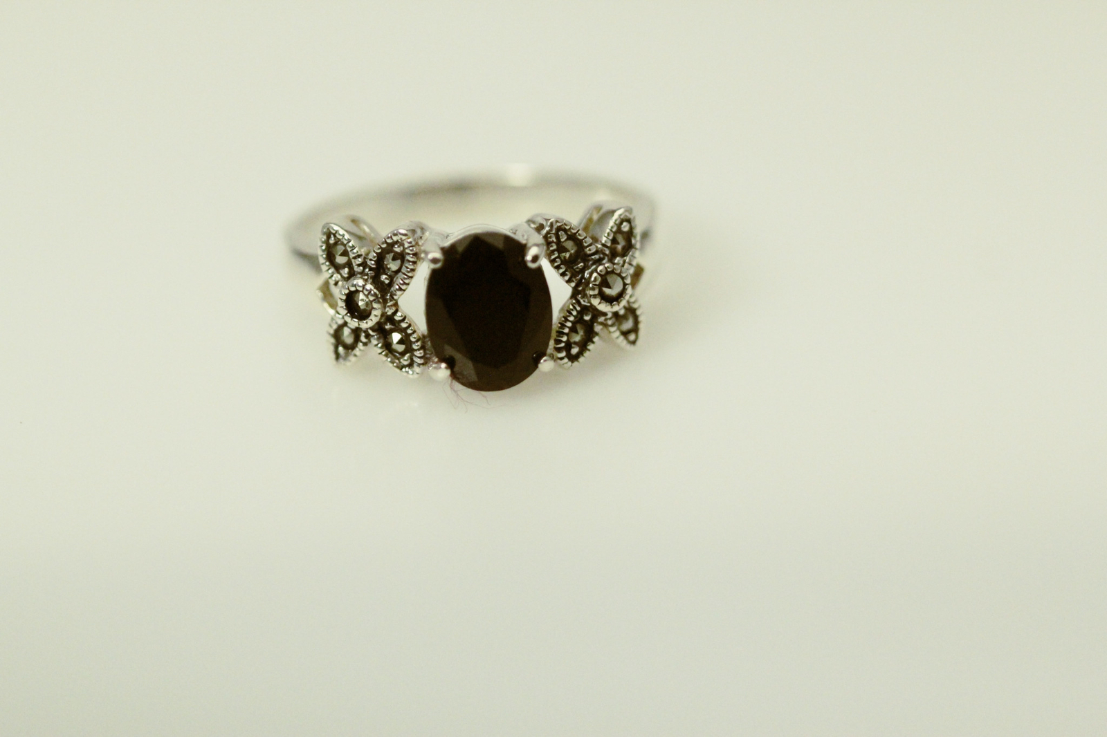 925 Sterling Silver Oval Black Stone With Marcasite Accents 4.3 Grams (RIN8399)