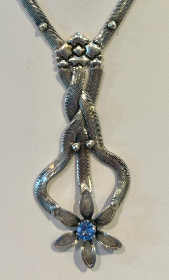 VINTAGE SG STYLE SILVERTONE LIQUID METAL NECKLACE CHOKER W/ BLUE STONE
