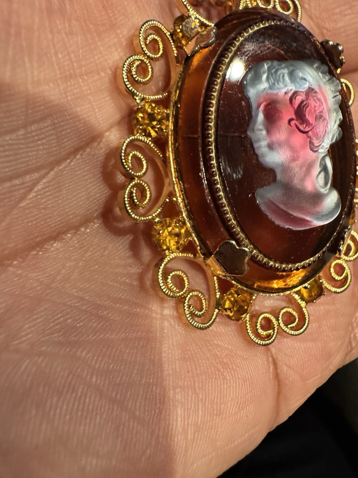 Confirmed Vintage JULIANA Cameo For CELEBRITY NY Brooch / Pendent & Earings Set