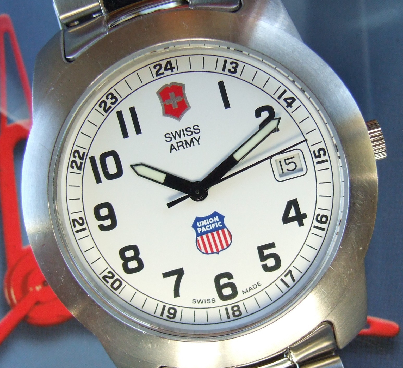 VictorINOX SWISS ARMY~Men FIELD Rare UNION PACIFIC RR Dial~SS Bracelet~Very Fine