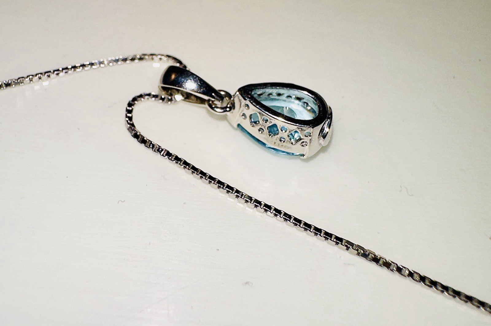 18K White Gold Le Gi Pear Cut Swiss Blue Topaz Pendant On 15.5” Box Chain 4.3g