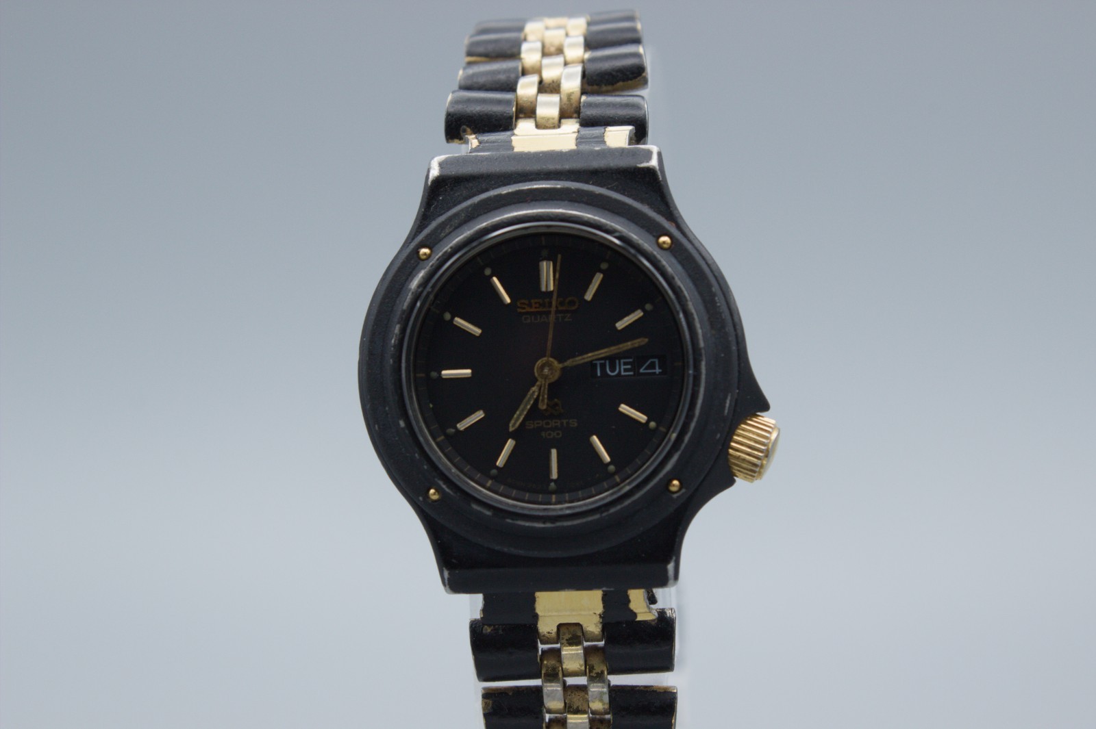 Seiko Sports 100 2A23-0060 A4 Quartz Watch Black Two Tone Day Date Works