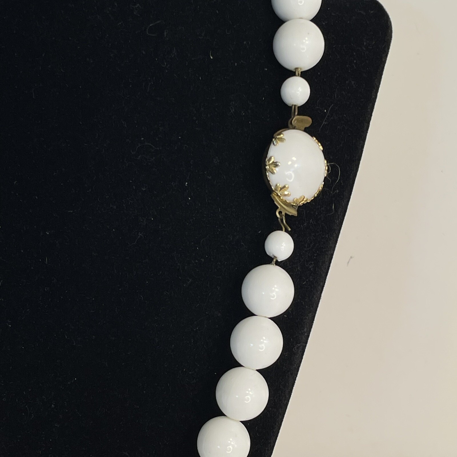 Vtg White Large Bead Gold Necklace Made In Austria Lucite Bubble Gum 1950 Classy