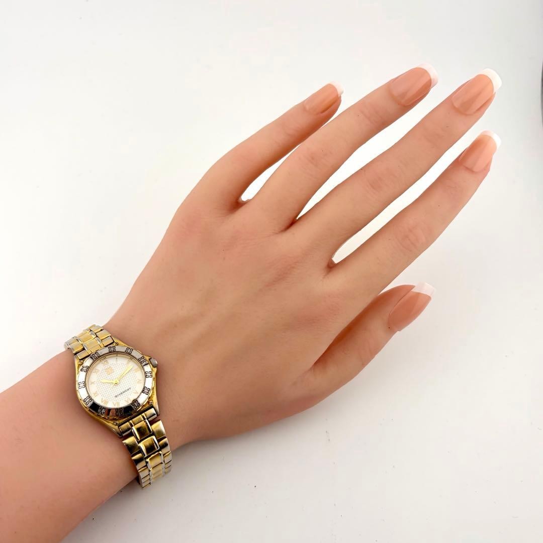 Givenchy MA.08.XVI Dress Watch, Quartz, Gold – Running, wrist 15.0cm/5.9in