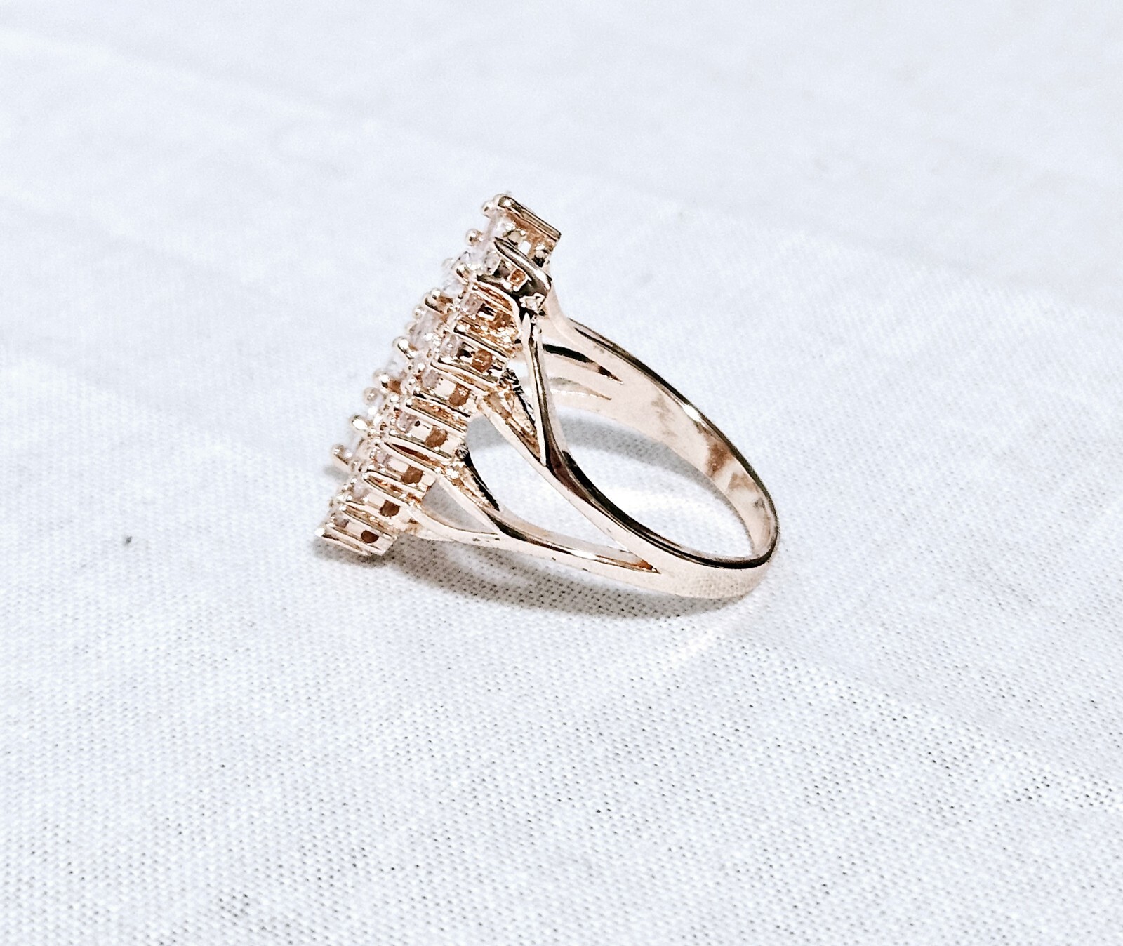 Rose Gold Tone Split Ring With Clear Crystals Size 7.5 J6-1645
