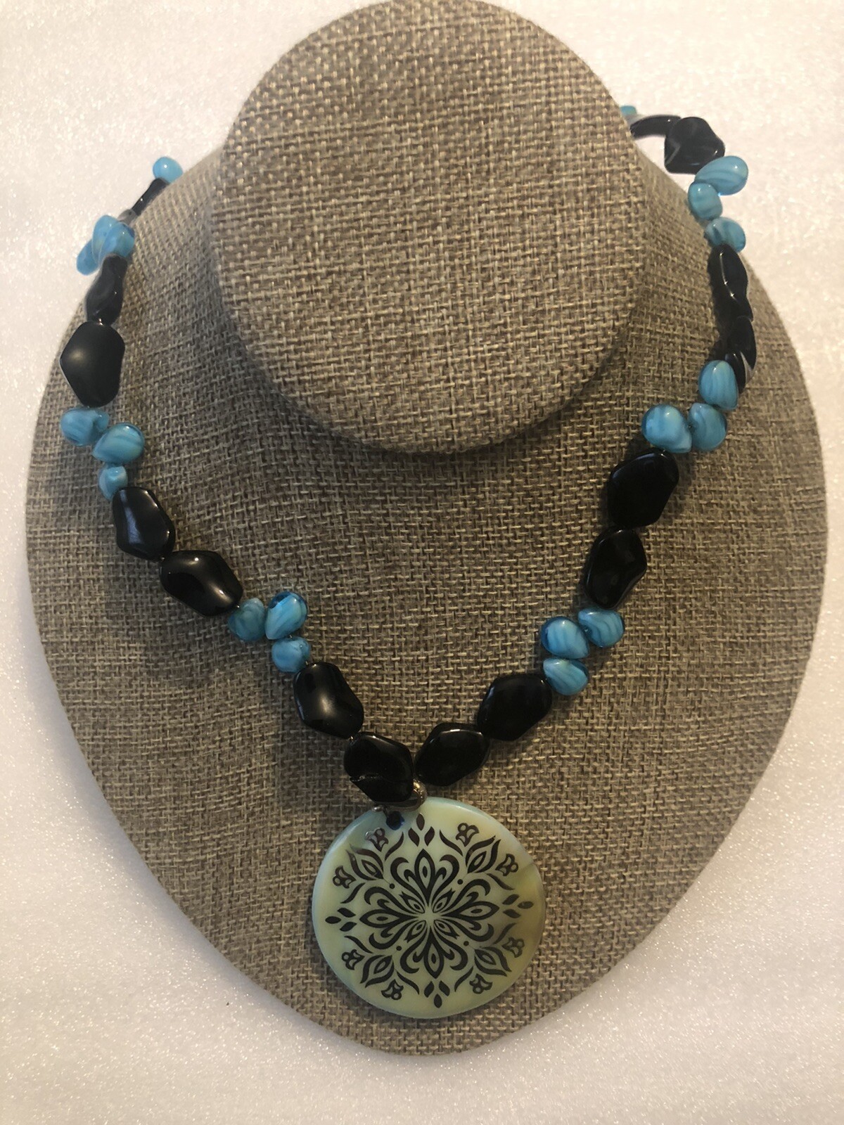 Contemporary Multicolored Beaded Pendant Necklace Fashion Jewelry GO1.51D23