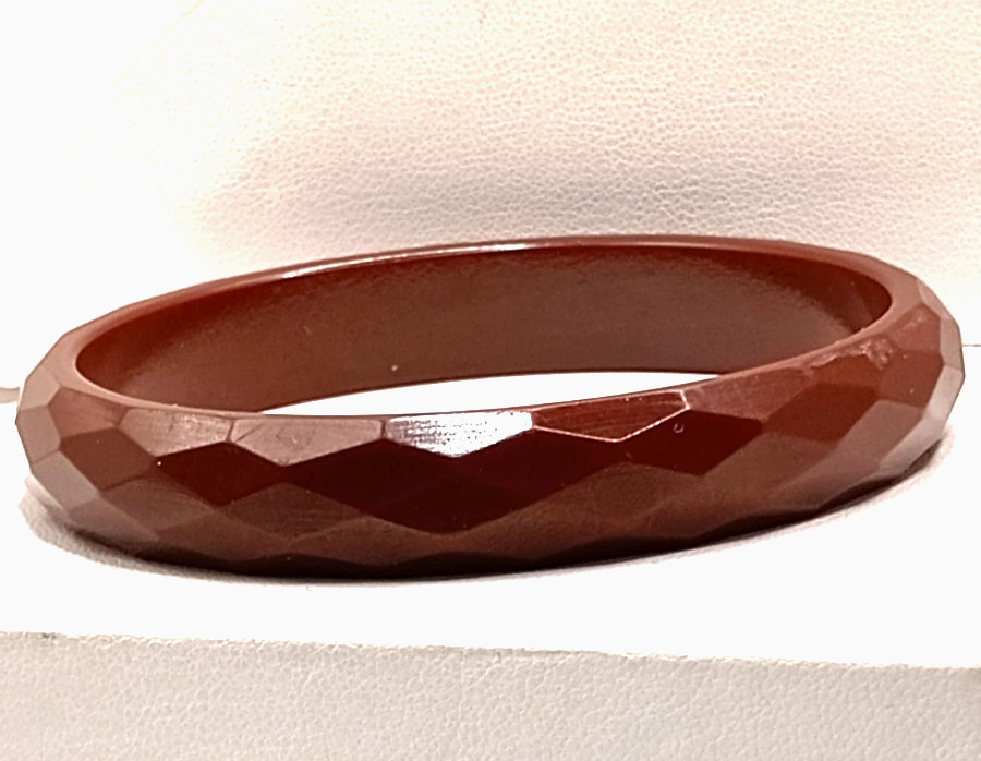 Vintage Bakelite Bracelet Chocolate Brown Size 8 Faceted Diamond Pentagon 1/2″ W