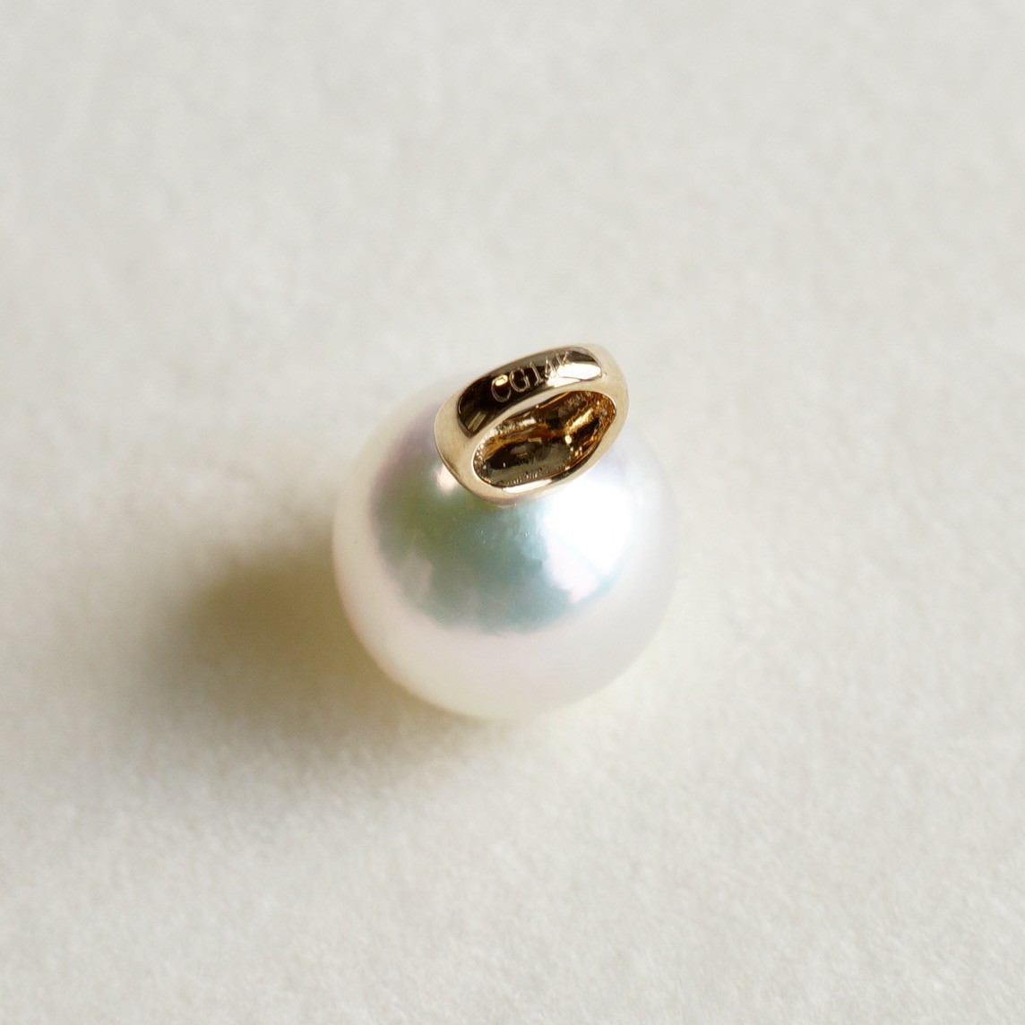 AAA High Luster 8.7MM Round White Japanese Akoya Pearl Pendant, 14K Yellow Gold