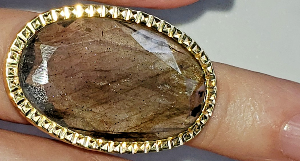 14KT Milor Italy Labradorite Ring, size 5.5 rose gold and yellow gold EXCELLENT