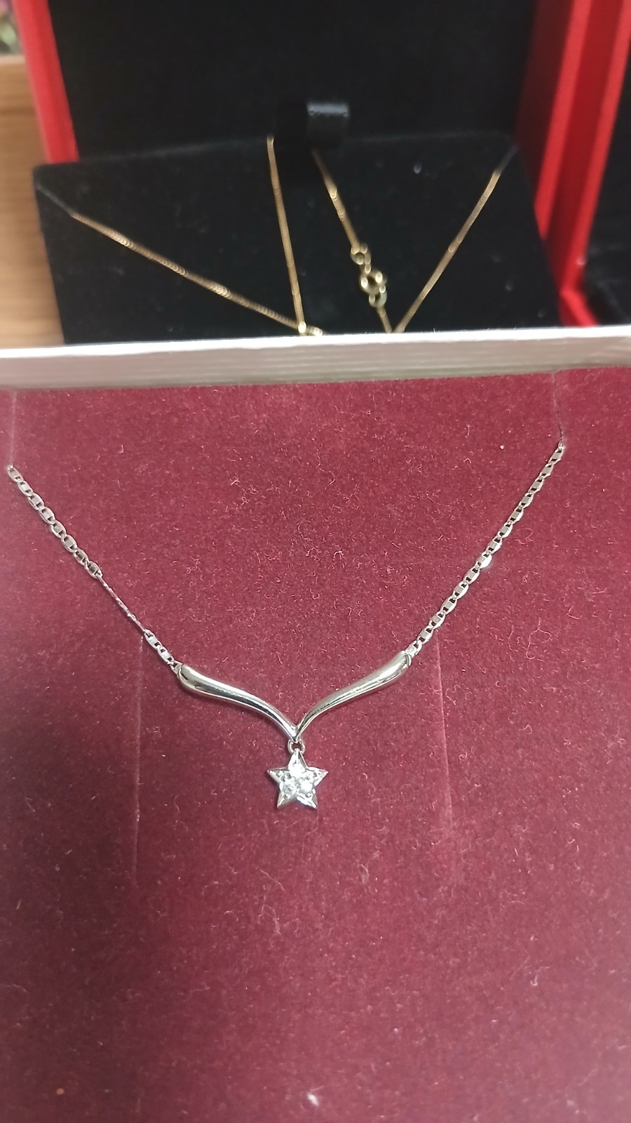 9ct white Gold necklace