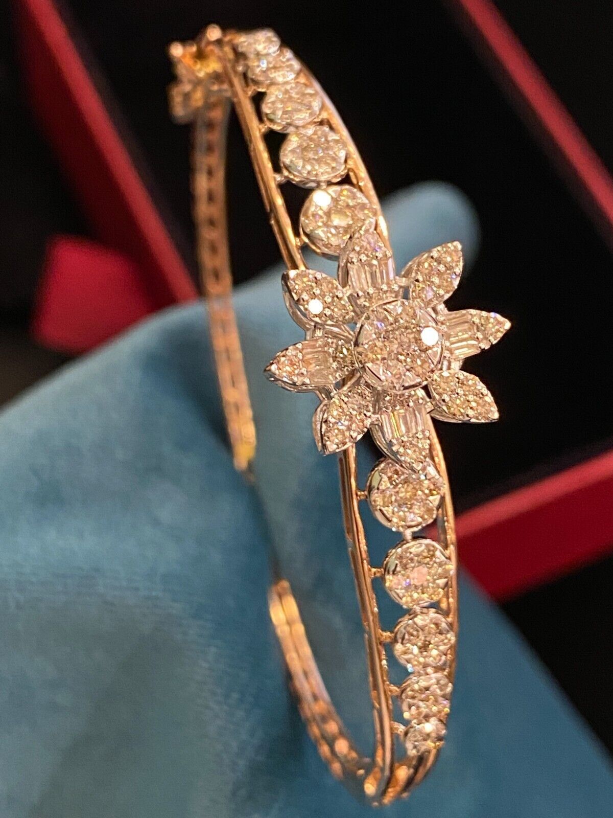 1.90 Cts Round Baguette Cut Diamonds Hinged Bangle Bracelet In 14K Gold 15.90 MM