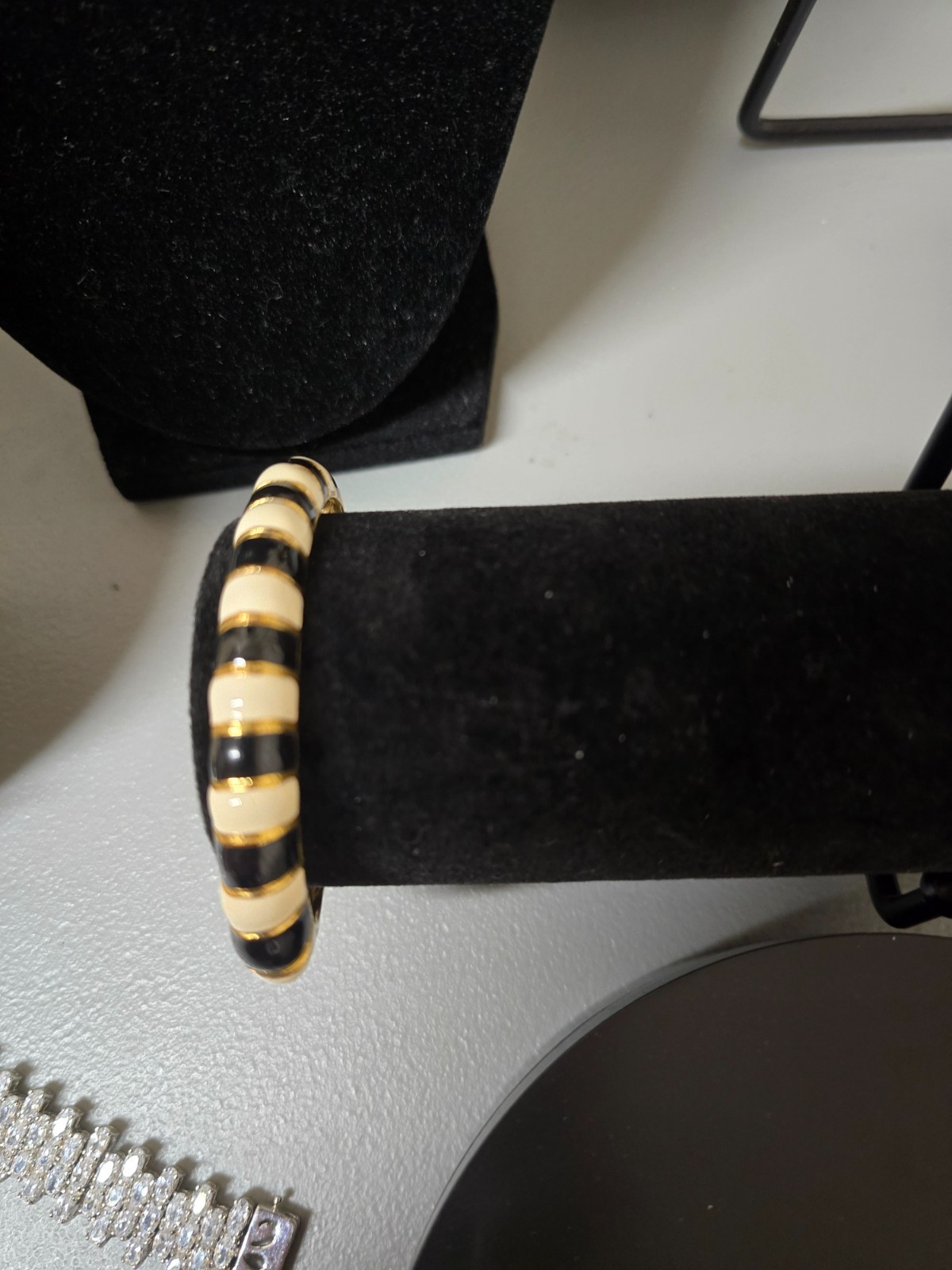 KENNETH JAY LANE BLLACK AND WHITE STRIPE BANGLE BRACELET (SPECIAL EDITION)