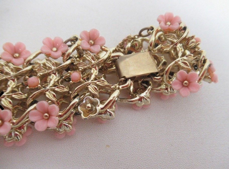 Coro demi parure set Pink Bubble Gum Color