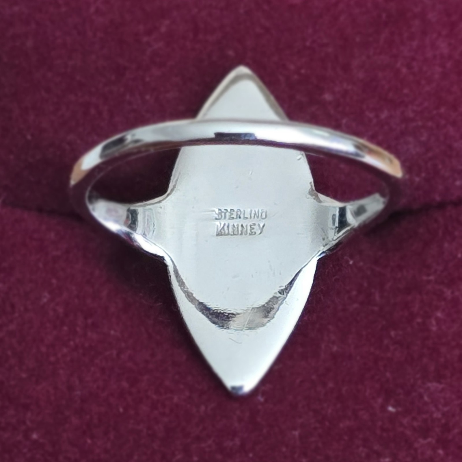 AQUINAS COLLEGE GRAND RAPIDS MI LADIES RING, STERLING SILVER & ENAMEL, SIZE 8