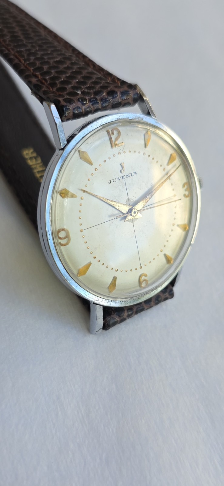 Vintage 1960’s Juvenia Cal. 612 Crosshair Dial Men’s 33mm Manual Wind Watch