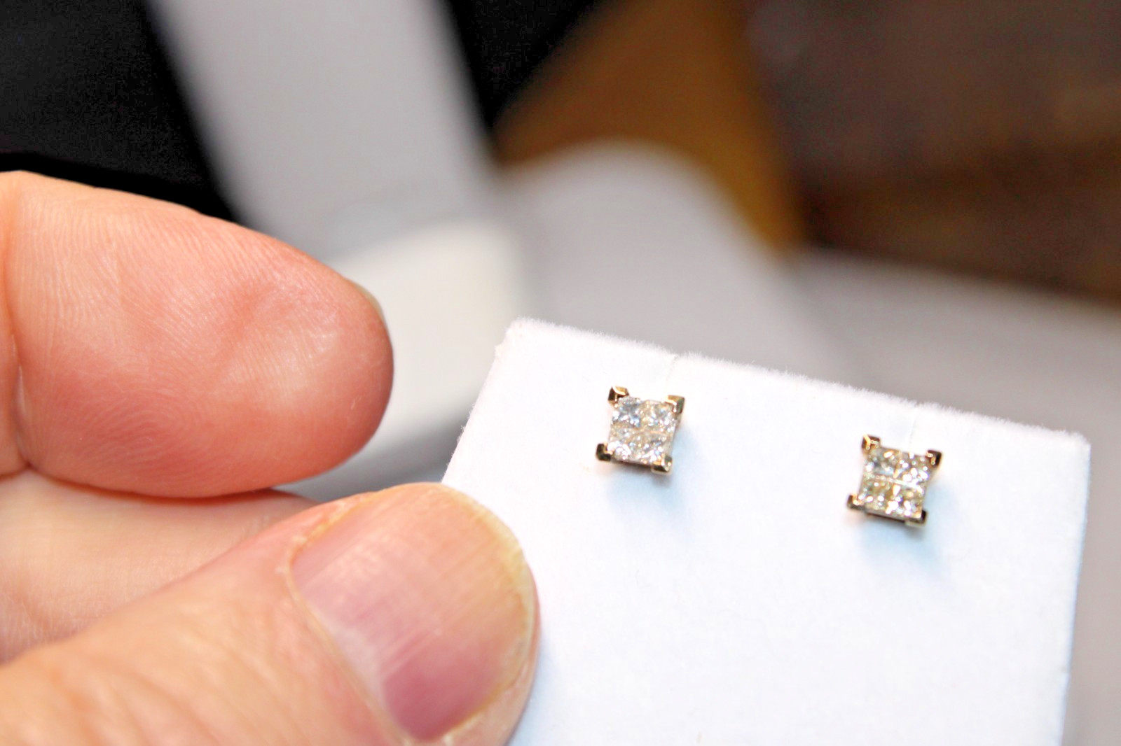 Vintage Gold Stud Earrings – Lab Diamonds? – 9K Solid Gold