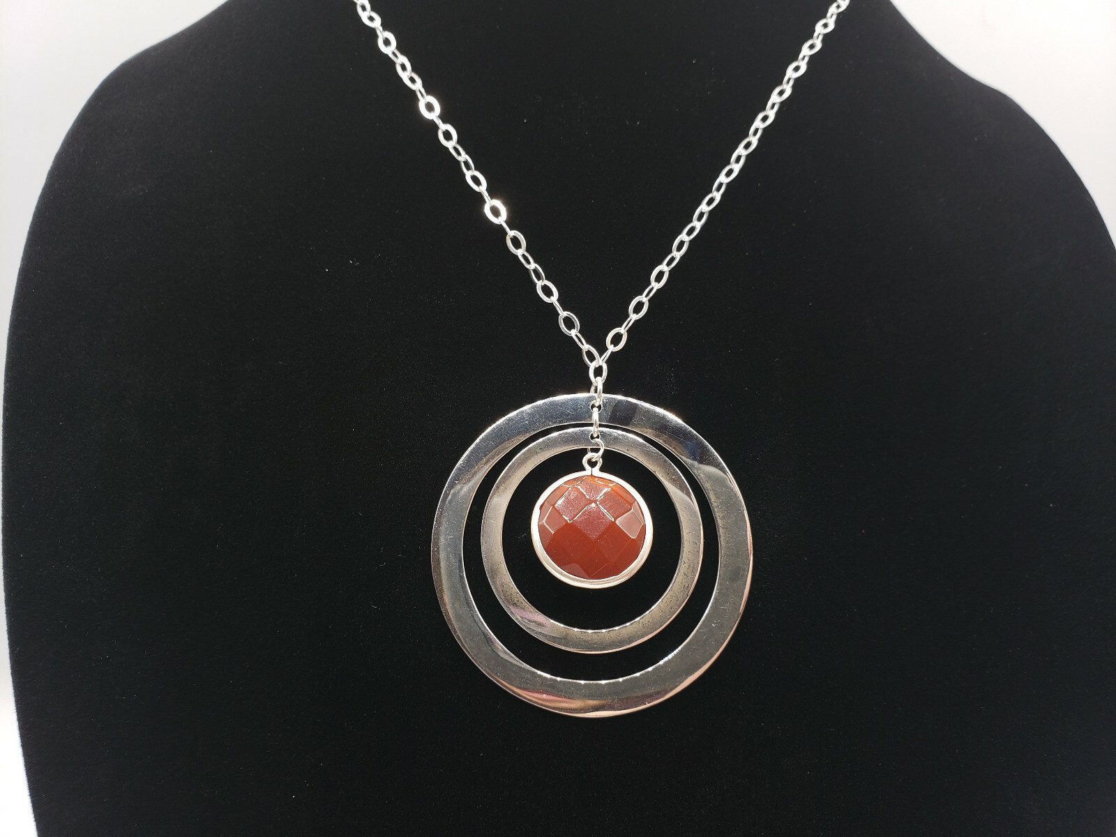 Sterling Silver Carnelian Pendant and 18″ Chain Necklace — 13.0 grams