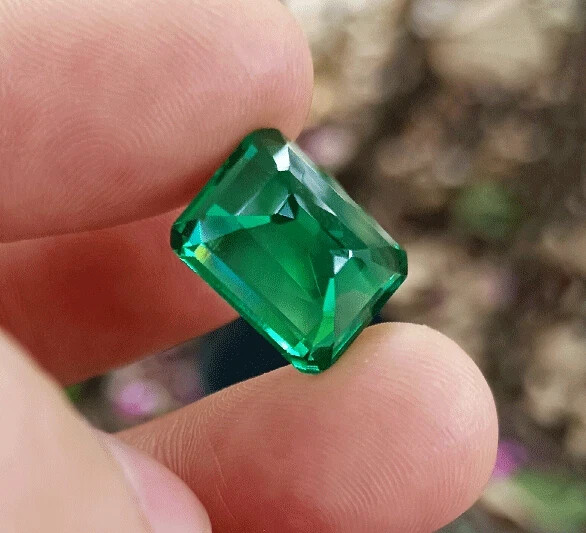 Untreated EGL Certified Flawless 13.5 Ct Natural Emerald Colombia Loose Gemstone