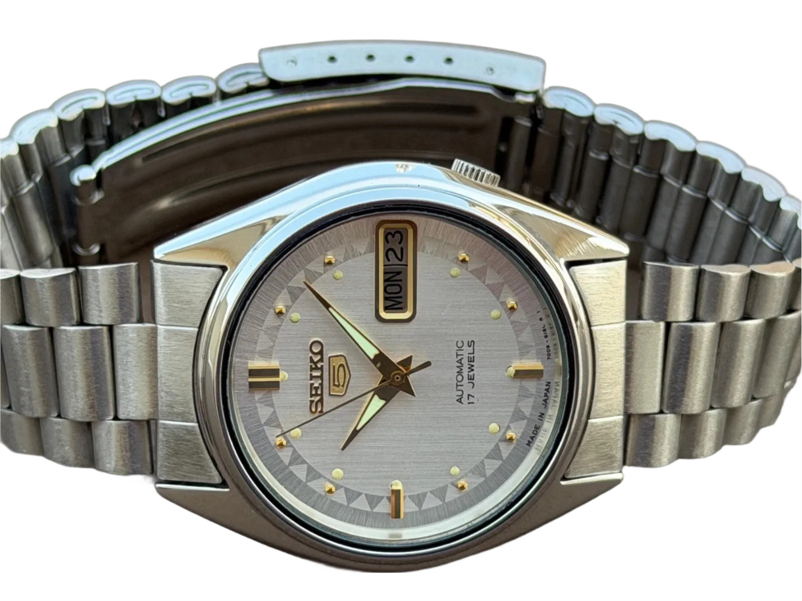 Seiko 5 Automatic Men’s Watch — Silver Dial, 17 Jewels, Vintage — S-124