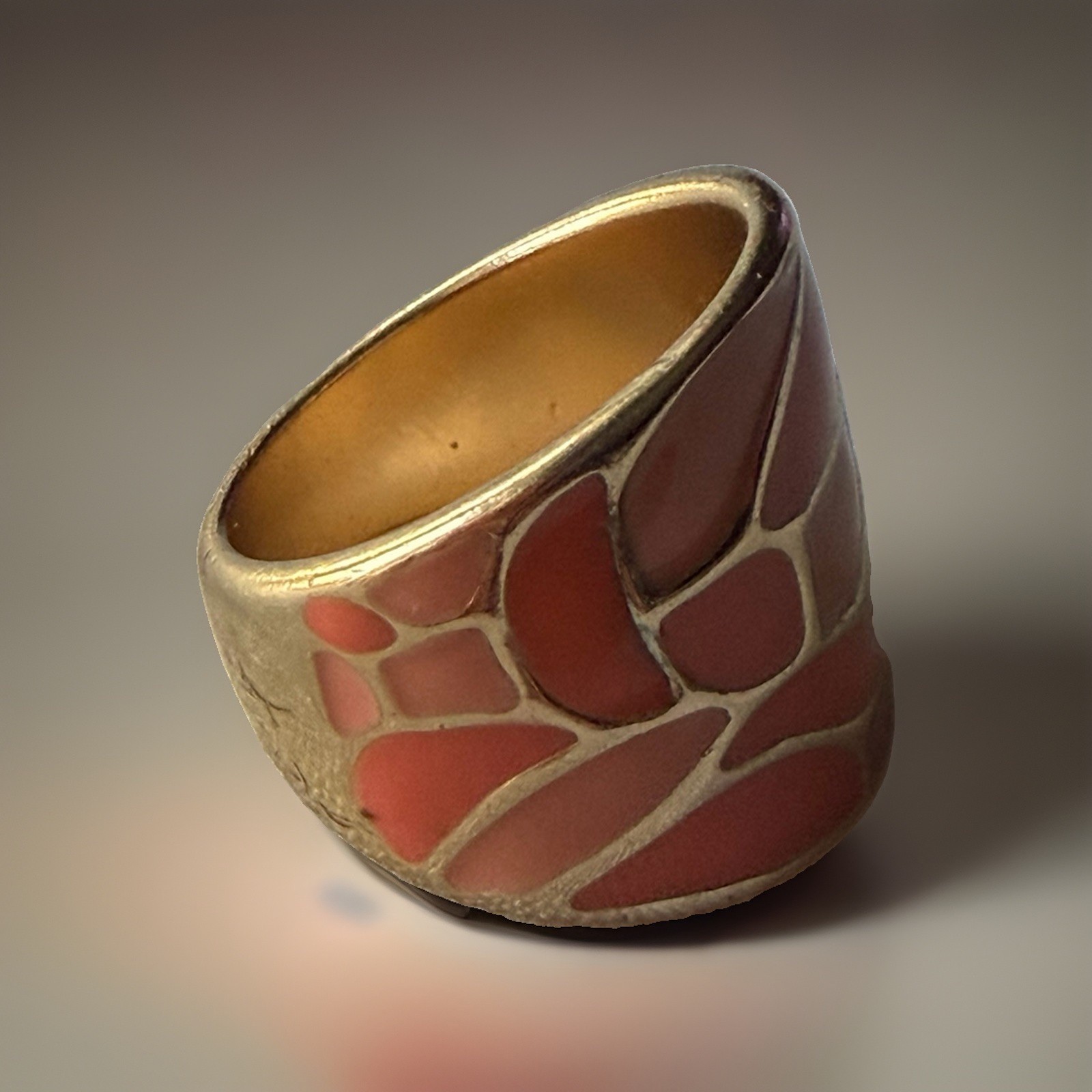 1” Wide Abstract Peach Enamel Statement Ring Gold Tone Unbranded Size 8