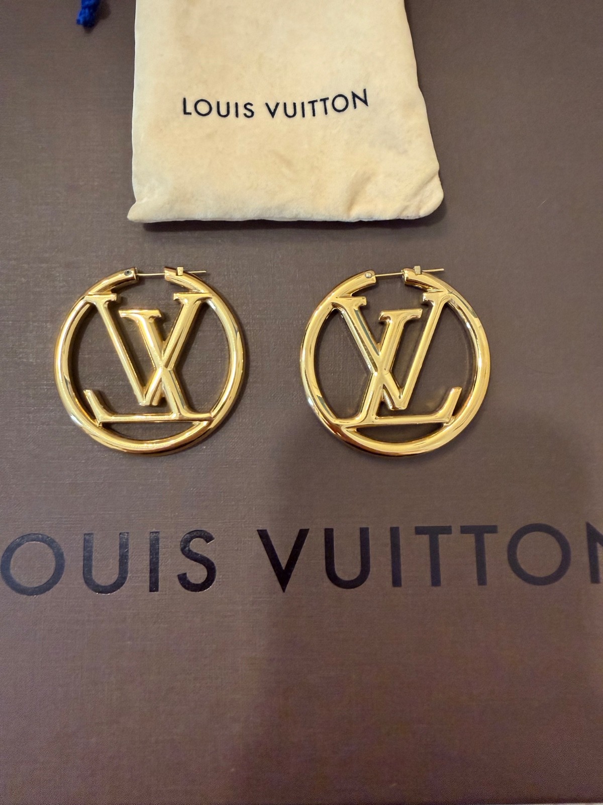 LOUIS VUITTON GUARENTEE AUTHENTIC GOLD LOGO EARRINGS