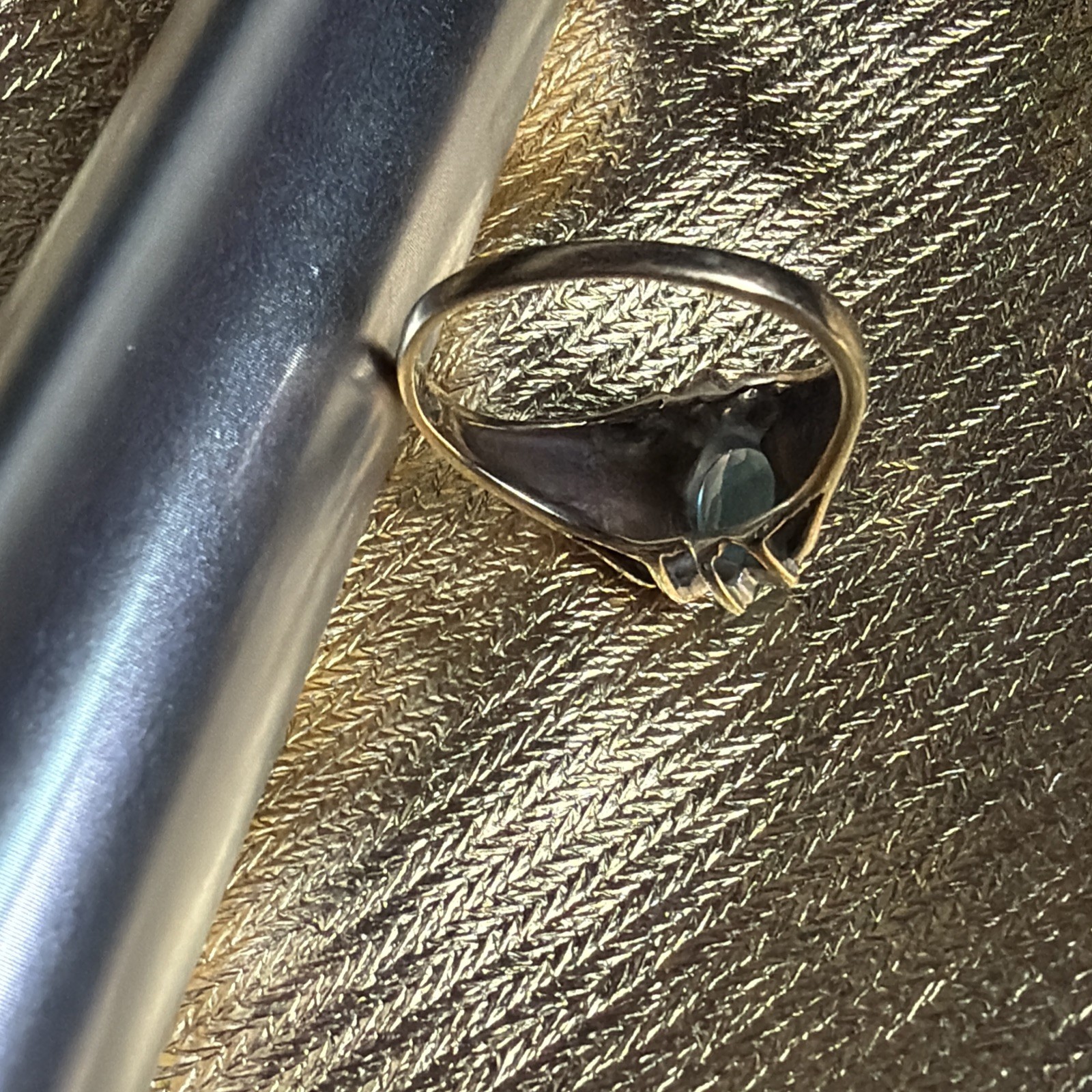 10k GOLD RING 2.4 GRAMS SIZE 6.0 INCHES