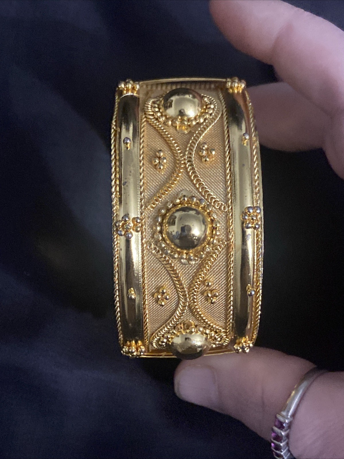 Vtg Heavy Etruscan Revival Gold Tone Hinged Bracelet Granulation Filigree EUC