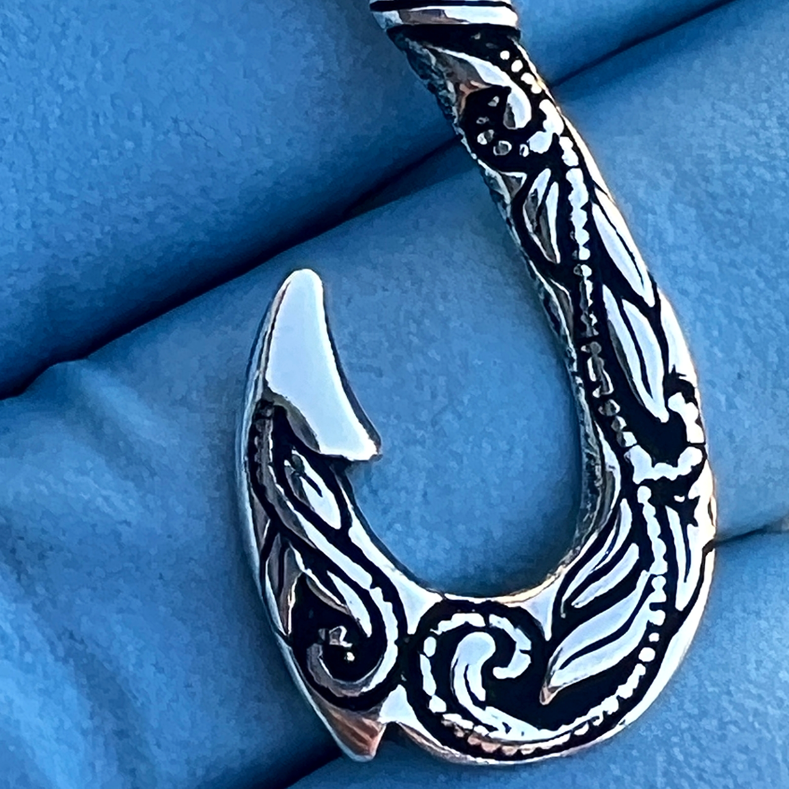 Real 925 Sterling Silver Hawaiian Fishing Fish Hook Tribal Scroll Makau Pendant
