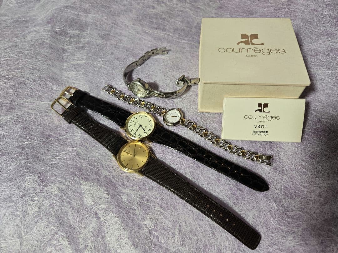 Four watches, including some junk items: SEIKO, GALAXY, Courreges, etc.